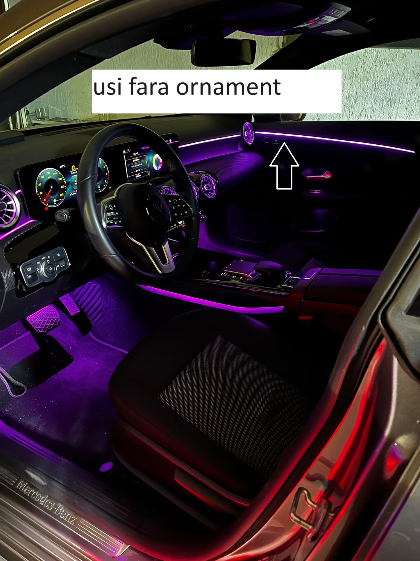 Set lumini ambientale dedicat control din navigatie compatibile cu Mercedes-Benz A-class / CLA W177 W118 ambientale originale benzi led banda led auto iluminat ambiental