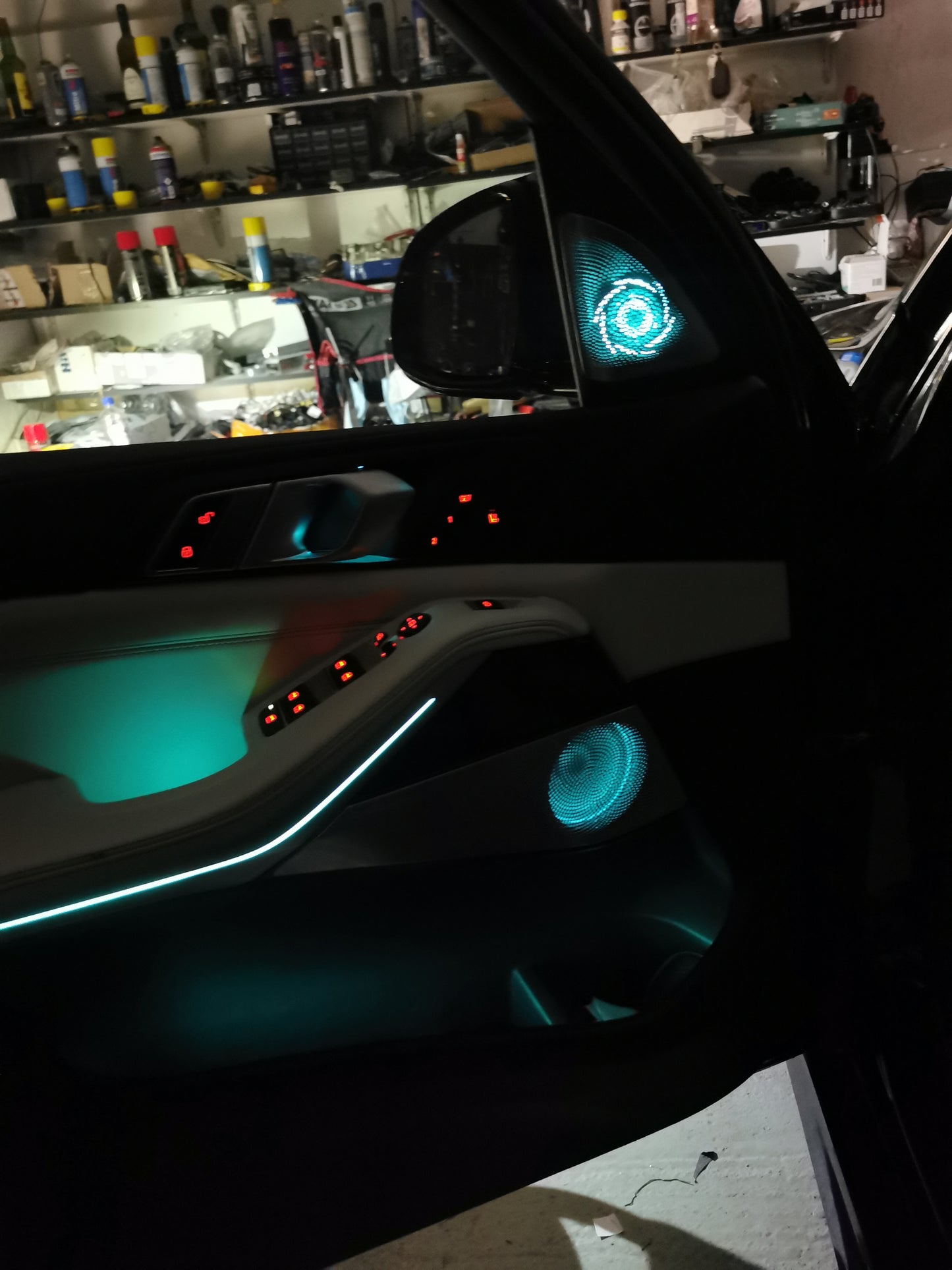 Set capace boxe cu lumina ambientala compatibile cu BMW X5 G05 bowers wilkins bowers&wilkins capace aluminiu iluminat ambiental sistem 3d 