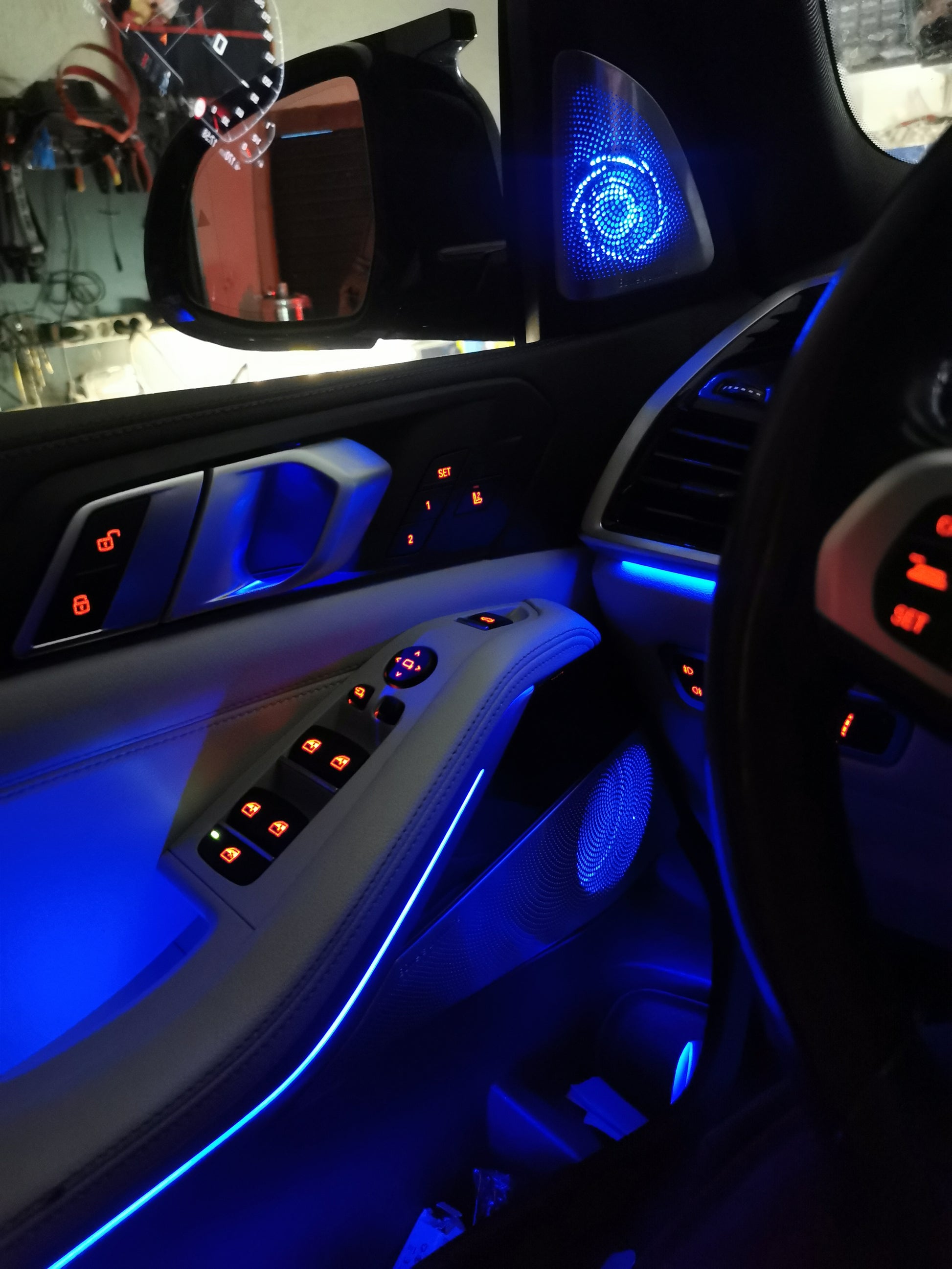 Set capace boxe cu lumina ambientala compatibile cu BMW X5 G05 bowers wilkins bowers&wilkins capace aluminiu iluminat ambiental sistem 3d 