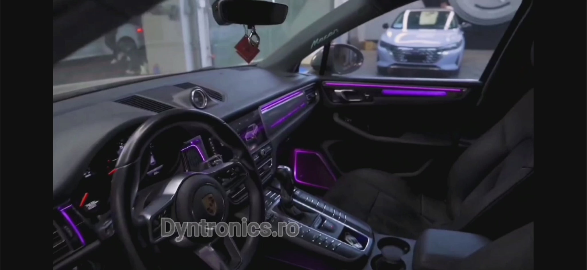 lumini ambientale dedicate Porsche Macan trimuri ornamente usi 