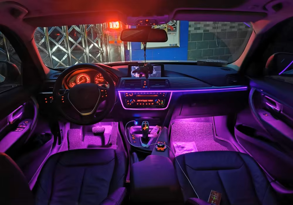 Kit lumini ambientale dedicat Bmw F30 F31 F32 F33 F34 F36 control din navigatie NBT benzi led banda led lumini interior auto